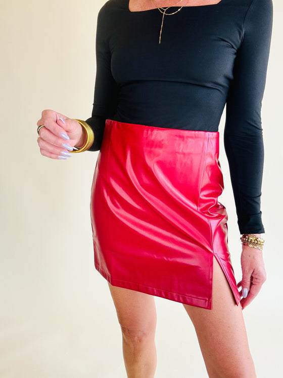 The diva faux leather skirt