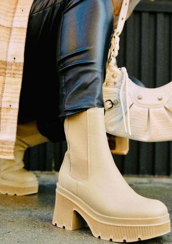 The Nancy taupe boot