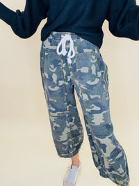 Country roads camo joggers