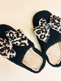 Cozy bow leopard slippers
