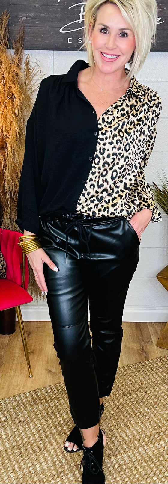 THE LANEY LEOPARD TOP/ AVAILABLE IN 2 COLORS